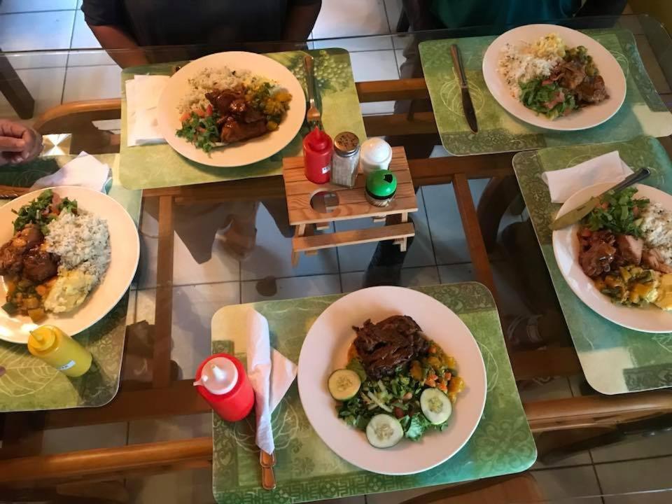 North Bay Inn Sauteurs エクステリア 写真